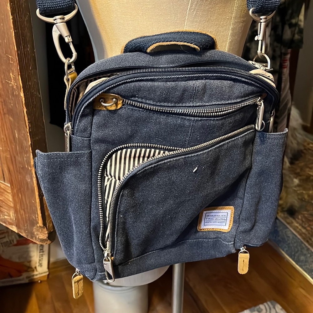 11x10 Travelon Travel denim purse. POCKETS Galore